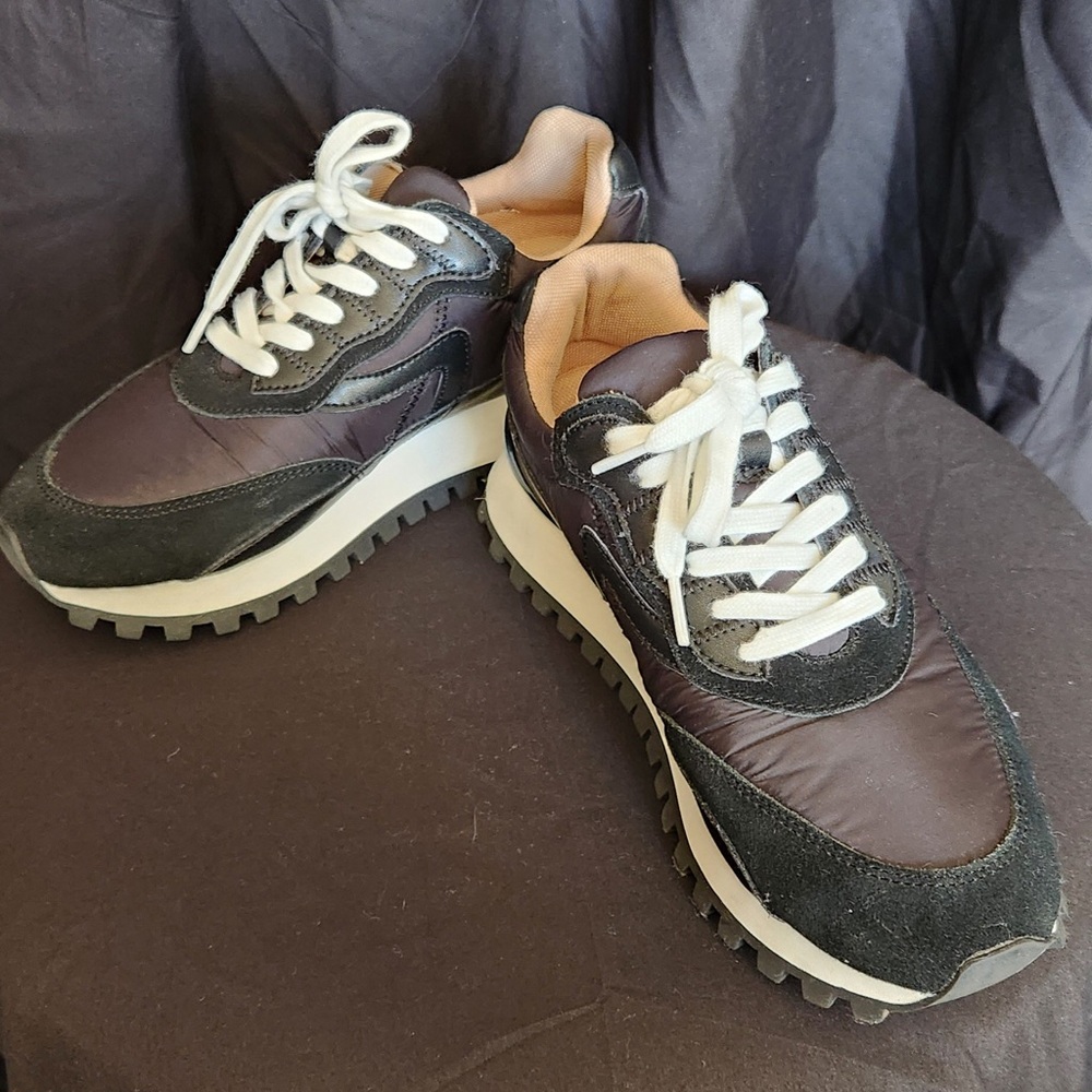 Blondo Kamari Water Resistant Sneakers
